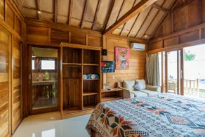 Wooden bungalow with kitchen and pool - Image 4