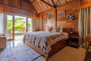 Wooden bungalow with kitchen and pool - Image 3