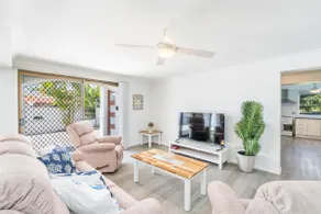 Holiday on Hibiscus - 4BD/Pool/Walk to Beach - Image 2