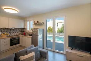 Exis Seaview - Image 3