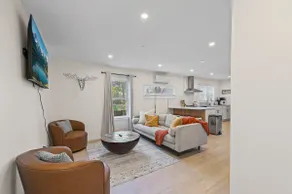 Modern 1BR King Bed Retreat Near Match Soccer Spot - Image 3