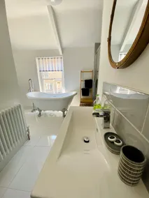 Lindy’s Country Cottage and hot tub - Image 5