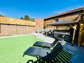 Lindy’s Country Cottage and hot tub - Image 3