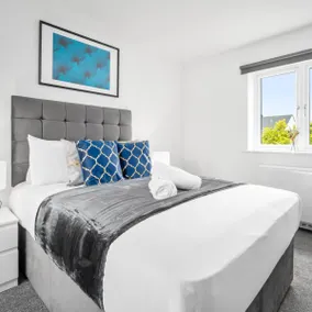 Luxury Two Bed Apartment - Sleeps 3 - Parking 55C - Image 3