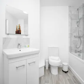 Luxury Two Bed Apartment - Sleeps 3 - Parking 55C - Image 5