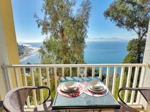 Panoramic Ocean View and 5-Star Service - Image 3