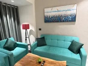 Verde: 1Bhk near Apollo Hosp | Furnished Spacious - Image 3