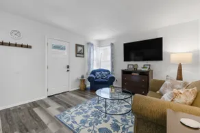 Modern Garden 1BR | Laundry + Pets OK | Quiet - Image 3