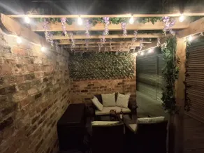 Garden Gazebo Home. Free Parking. 15 mins to city - Image 2