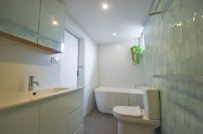 Rocky Beach Retreat - Entire Apartment - Sleeps 6 - Image 4