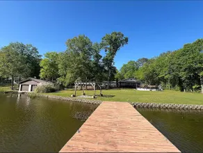 Lakefront, Pier, Kayaks, Fire Pit Fenced Yard - Image 2