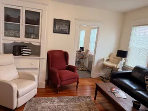 Private 2BR Apt. Bright & Cozy, Prime Location - Image 4