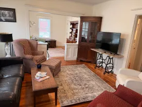 Private 2BR Apt. Bright & Cozy, Prime Location - Image 3