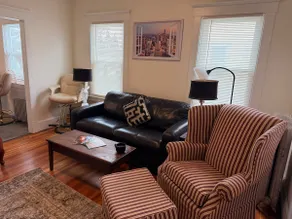 Private 2BR Apt. Bright & Cozy, Prime Location - Image 2