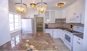 The Hideaway - Less than a block from beach! - Image 4