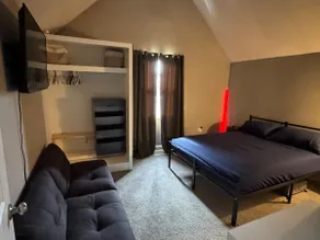 The 614 Stewart Haus - Image 4