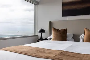 Downtown Cleveland Luxe Stay| Walk to Stadiums! - Image 2