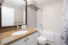Stylish Home in Van West Side Near YVR&DT - Image 5