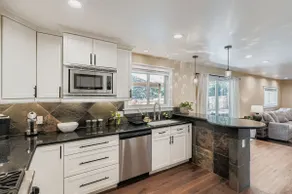 Bright and Cozy Ranch Style House Centennial - Image 5