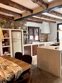 Luxury Country Retreat · Fireplace & BBQ Nights - Image 2