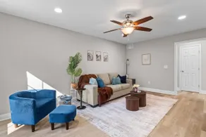 The Alder ~ Stylish 3 Bed Near DT - Image 3