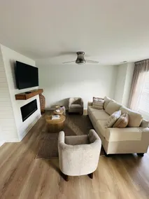 Cozy Family Townhouse • King Bed • Private Patio - Image 3