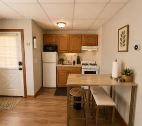 Bright 1BR•Central Location• Parking •Near College - Image 3