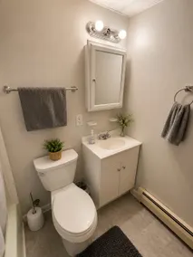 Bright 1BR•Central Location• Parking •Near College - Image 4