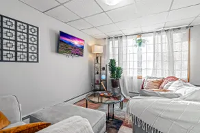 Bright 1BR•Central Location• Parking •Near College - Image 3