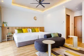 4 minutes by car to American Village Free parking included Accommodates up to 16 people Spacious house tocoa - Image 2