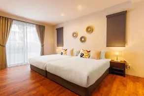 4 minutes by car to American Village Free parking included Accommodates up to 16 people Spacious house tocoa - Image 4