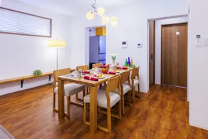 4 minutes by car to American Village Free parking included Accommodates up to 16 people Spacious house tocoa - Image 3