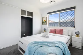 Cozy Family Home near Shops and Transport with Pool - Image 5
