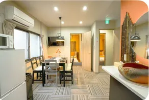 Pine Leaf Inn No. 2, JR: 4 minutes direct to Umeda, Universal Studios / 8 minutes direct to Namba, Shinsaibashi, Dotonbori - Image 3
