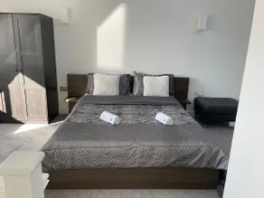 Waverley 3-Bed Springfields House - Image 3