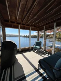 Cozy Lake Cottage on Coldstream - Image 4