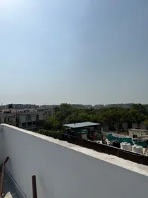 Pleasant studio|couple friendly Near IGI Airport - Image 3