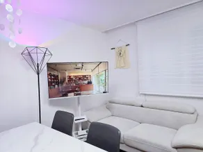5 minutes walk from Cheongdam Station 8 minutes from Gangnamgu Office Station - Image 4