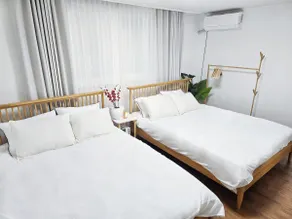 5 minutes walk from Cheongdam Station 8 minutes from Gangnamgu Office Station - Image 2