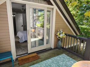 Private Suite on Wooded Lot Great Central Location - Image 5