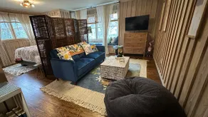 Charming Hideaway Near Downtown & Waterfront - Image 2