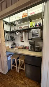 Charming Hideaway Near Downtown & Waterfront - Image 4