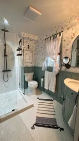 Charming Hideaway Near Downtown & Waterfront - Image 3