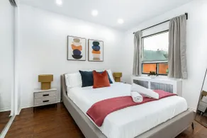 Charming Apartment with Patio in Midtown Toronto - Image 5