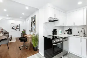 Charming Apartment with Patio in Midtown Toronto - Image 3