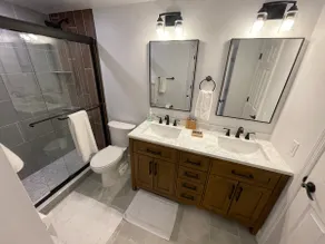 Safe, Quiet, Luxury Apartment at Forest Park - Image 5