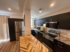Safe, Quiet, Luxury Apartment at Forest Park - Image 4