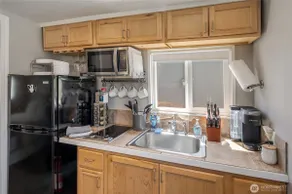 Adorable Cottage by Scenic Waterfront Park - Image 3