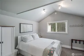 Adorable Cottage by Scenic Waterfront Park - Image 2