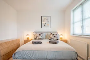Stylish City Centre Stay | 3-Bed Home + Parking - Image 5